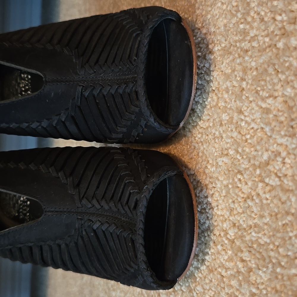NWOT Vince Camuto Black Suede Peep-Toe Heels - Picture 7 of 10